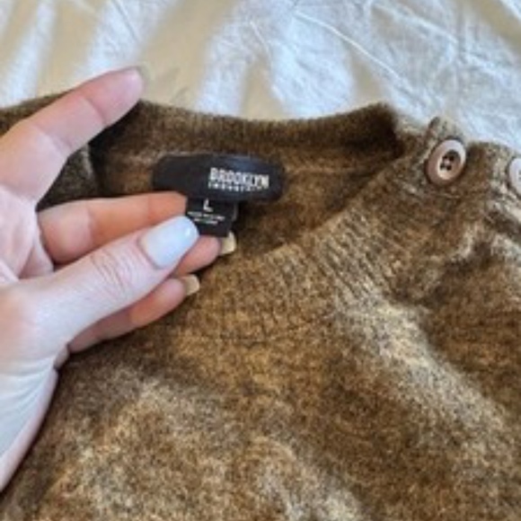 Brooklyn Industries Pullover Shoulder Button Sweater - Picture 4 of 6